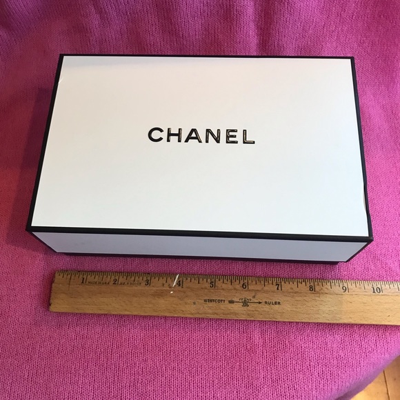 Chanel Gift Box - Picture 10 of 11